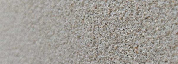 Microcement L heeft een grove korrel. Het eindresultaat is robuust en natuurlijk.