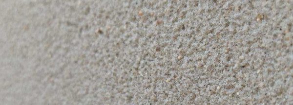 Microcement XL heeft een extra grove korrel en is daardoor ideaal om te gebruiken als eerste laag. Microcement XL egaliseert en is een sterke basis voor intensief gebruikte oppervlakken.