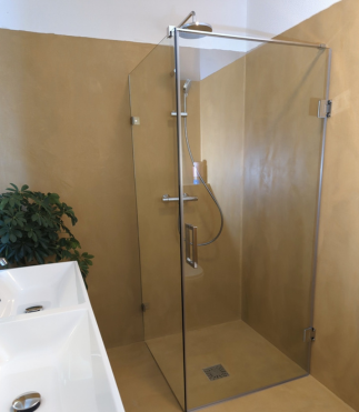 Badkamer_na_microcement_over_tegels_Aneto_bruin_2