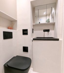 Badkamer_na_microcement_White_Essence_wit_licht_2