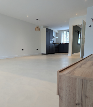 Vloer_na_microcement_Pure_Sand_zandkleur_Beige_2