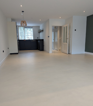 Vloer_na_microcement_Pure_Sand_zandkleur_Beige_3
