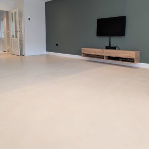 Sfeerfoto-microcement-vloer-egale-ondergrond-pure-sand-1