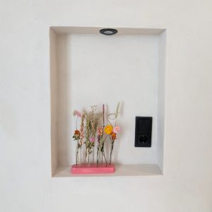 Sfeerfoto-microcement-wand-droge-ruimte-white-essence-1