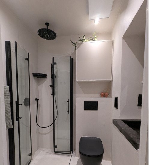 Nafoto badkamer microcement in Utrecht, Zuilen