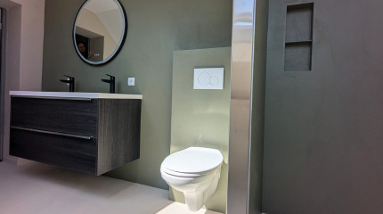 Strakke-badkamers-met-microcement-naadloos-en-waterdicht