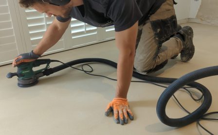 Professional inhuren voor microcement toepassing